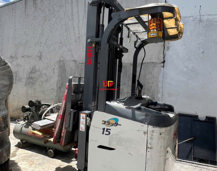 Xe Nâng Điện NICHIYU Đứng Lái 1,5 Tấn FBR15-75-400AF
