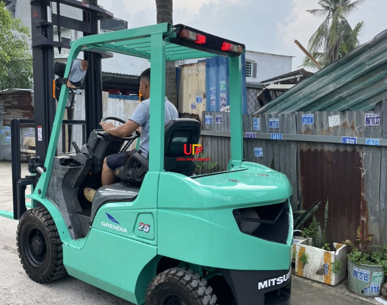 Xe nâng dầu MS01