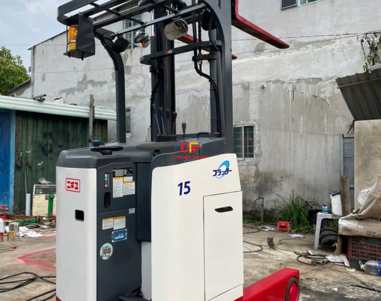Xe Nâng Điện NICHIYU Đứng Lái 1,5 Tấn FBR15-75-400AF