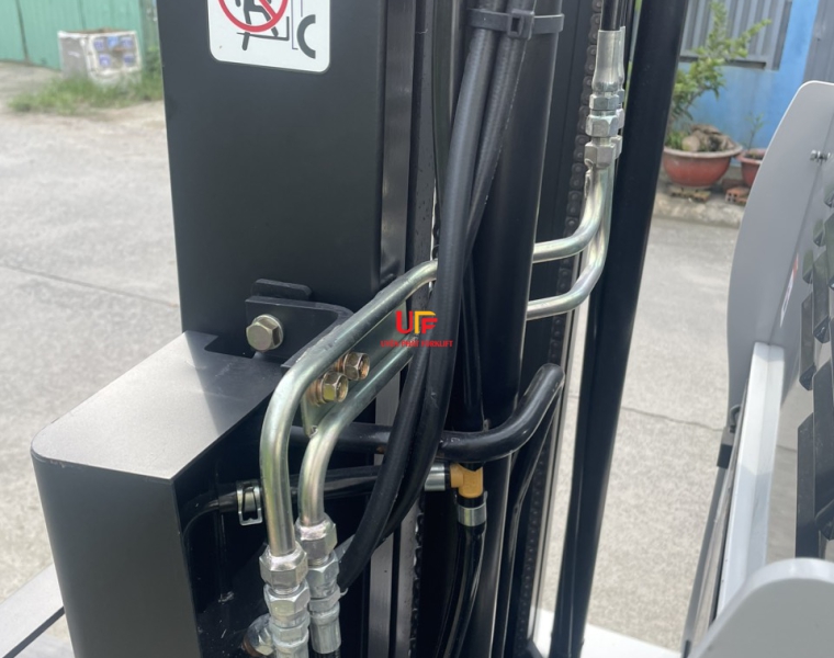 Xe nâng điện TCM UNICARRIERS