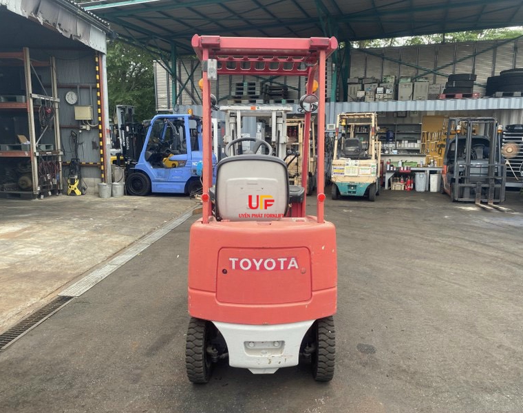 Xe nâng điện toyota