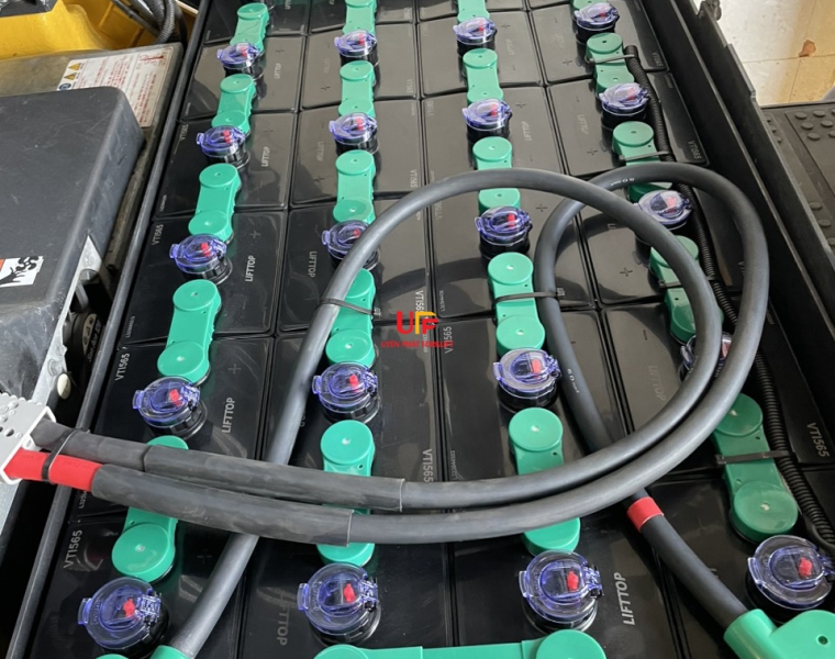 Xe Nâng Điện Komatsu FB15-12