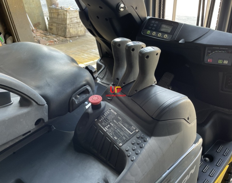 KOMATSU 3 Bánh - FB15M-12 - 2015