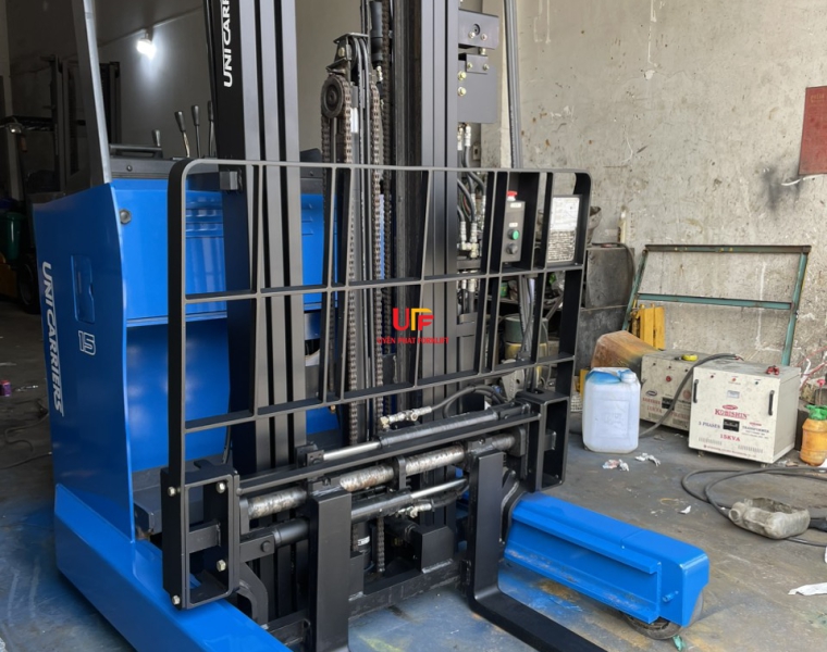 Unicarriers Reach Truck - FRHB15-8A - 2015