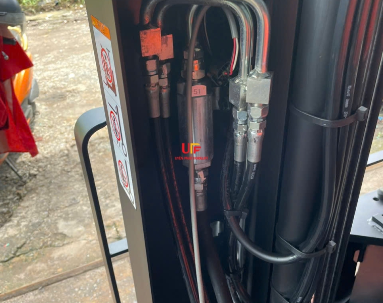 Xe Nâng Điện Nichiyu Đứng Lái