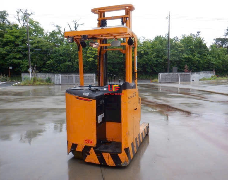 Xe Nâng Điện NICHIYU Ngồi Lái 2.5 Tấn