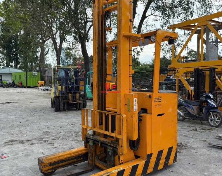 Xe Nâng Điện NICHIYU Ngồi Lái 2.5 Tấn